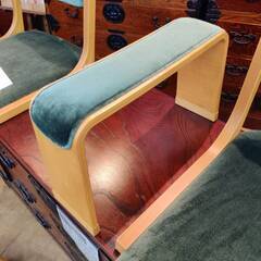 【愛品倶楽部柏店】在庫2点！ 天童木工 肘置付 座椅子の画像