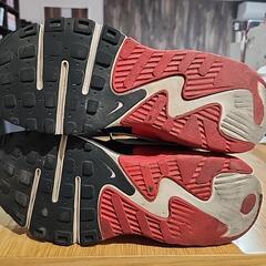 NIKE　ナイキ　エアマックスエクシー

の画像