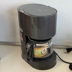 【通電確認済み・箱付き】EUPA ユーパ コーヒーメーカー TSK-117 ドリップ式 家電 珈琲メーカー コンパクト設計 ブラック 取扱説明書あり 計量スプーン付き 一人暮らし オフィス 朝の一杯 手軽 操作簡単 省スペース 保温プレート付き キッチン用品 コーヒードリッパー 珈琲器具  の画像
