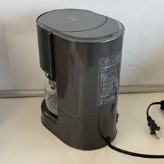 【通電確認済み・箱付き】EUPA ユーパ コーヒーメーカー TSK-117 ドリップ式 家電 珈琲メーカー コンパクト設計 ブラック 取扱説明書あり 計量スプーン付き 一人暮らし オフィス 朝の一杯 手軽 操作簡単 省スペース 保温プレート付き キッチン用品 コーヒードリッパー 珈琲器具  の画像