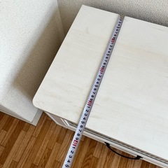 ガラス付きテレビ台の画像