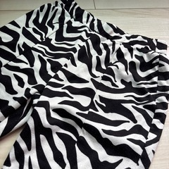 しまうま柄　アニマル柄　フレアパンツ　総柄の画像