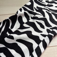 しまうま柄　アニマル柄　フレアパンツ　総柄の画像