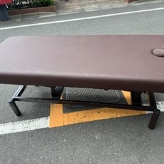 施術ベッドの画像