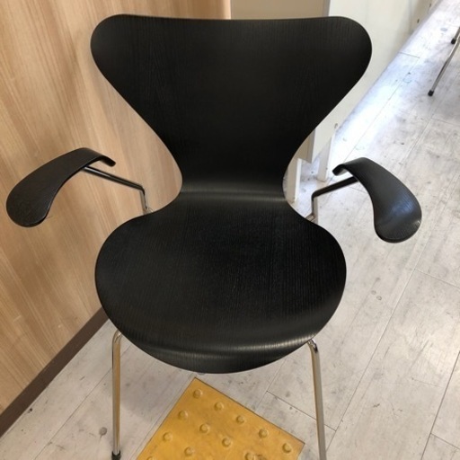 Fritz Hansen セブンチェア　アーム付　ブラック　【トレファク堺福田店】