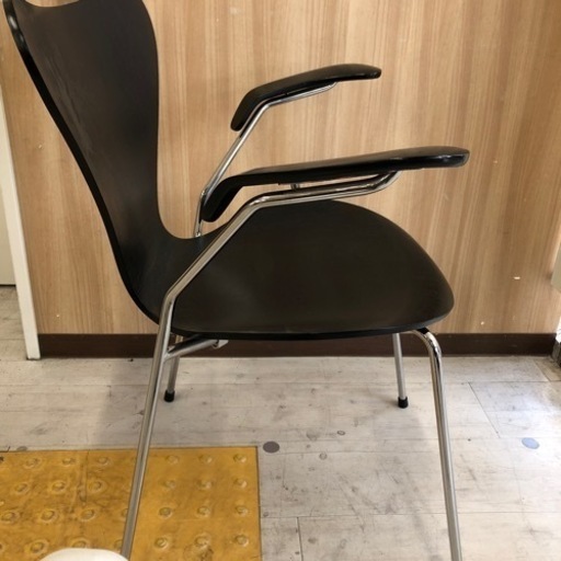 Fritz Hansen セブンチェア　アーム付　ブラック　【トレファク堺福田店】