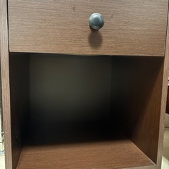 ナイトテーブルの画像