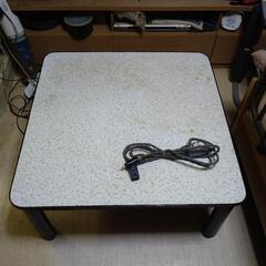 こたつ　脚折れてるけど、、、の画像