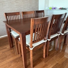 6人掛けのダイニングテーブル/チェア