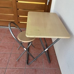 無料　テーブル椅子セット