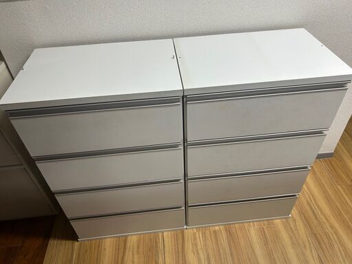 タンス・チェスト　２段　白　縦に並べてもOK　中古　高さ90cm 横75cm 奥行40cm ×2個