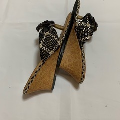 Jewel casket ブラック フラワー　サンダルの画像