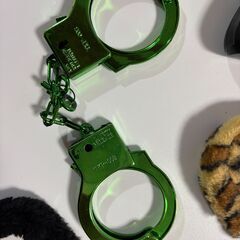 銀玉鉄砲と手錠３種(刑事ごっこ）用？の画像