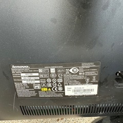 無料　パソコンモニターとキーボードの画像