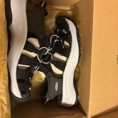KEEN ウィメンズスポーツサンダル ブラック/グレー新品の画像