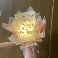 光る花束の画像