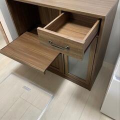 食器棚　カップボード　キッチン収納の画像