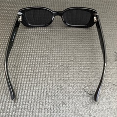 UNIQLO　ユニクロ　レクタングルサングラス　ブラックの画像