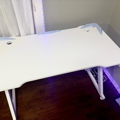 ゲーミングデスク 白 青 Victone Z字脚の画像