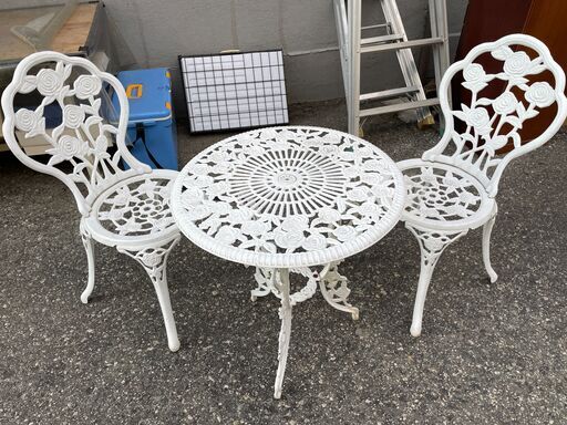 楽天 送料無料にならない の 白 施された が 装飾 の 花模様 ☆ 金属製 テーブル ガーデン ダイニングチェア