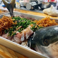大体80名様集まる！鮮魚の姿盛りと中華料理立食パーティー