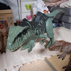 恐竜のおもちゃの画像