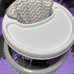 ベビー歩行器