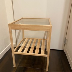IKEA ベッドサイトテーブル