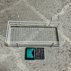 フックに引っ掛けるカゴ  ホワイトの画像