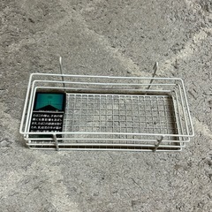 フックに引っ掛けるカゴ  ホワイトの画像