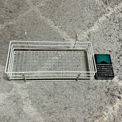 フックに引っ掛けるカゴ  ホワイトの画像