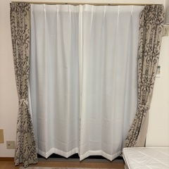 カーテンの画像