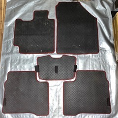 スズキ ZC33S スイフトスポーツ 純正 フロアマット 5分割 1台分 レッド/ブラックの画像