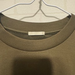 GU カーキ　の画像