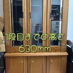 木製キャビネット。ウイスキー棚、食器棚、 本棚の画像
