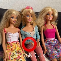 バービー人形のセットの画像