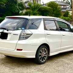 フィットシャトル Hybrid  🔘 年式：2011年 🔘 車検：2013年11月8日 🔘 走行距離：148,121km 🔘エアコン 🔘ETC 🔘 ナビゲーション 🔘 電動シャッター 🔘 電動ミラー 🔘 アイドリングストップ 🔘 スマートキーの画像