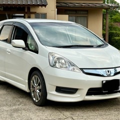 フィットシャトル Hybrid  🔘 年式：2011年 🔘 車検：2013年11月8日 🔘 走行距離：148,121km 🔘エアコン 🔘ETC 🔘 ナビゲーション 🔘 電動シャッター 🔘 電動ミラー 🔘 アイドリングストップ 🔘 スマートキーの画像