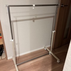 ハンガーラックの画像