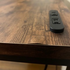 【受渡し決まりました】コンセント付きデスクの画像