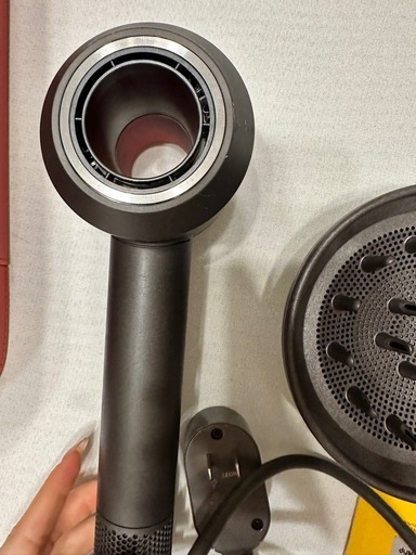 超美品Dyson Supersonic ヘアドライヤー ブラック/レッド