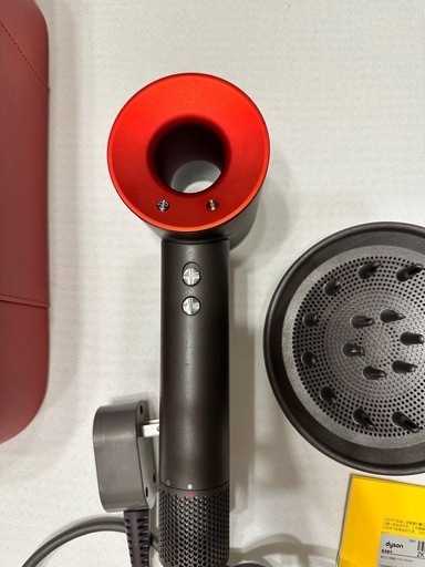 超美品Dyson Supersonic ヘアドライヤー ブラック/レッド