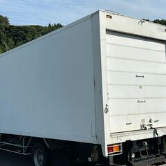 3.9坪/外寸長さ650+45cm●中型６Ｍ冷凍シャッターコンテナ、室内アルミ縞板張り●バイクガレージ.農機具.ワークスペース.倉庫●福岡発の画像