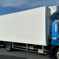 3.9坪/外寸長さ650+45cm●中型６Ｍ冷凍シャッターコンテナ、室内アルミ縞板張り●バイクガレージ.農機具.ワークスペース.倉庫●福岡発の画像