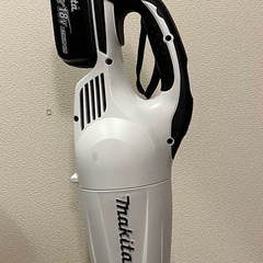 マキタ　掃除機　CL181FD 充電器・付け替えノズル付き の画像
