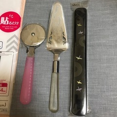 未使用レンジフードフィルター・箸箱・ピザカッター・ケーキサーバーの画像