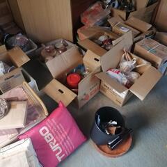 絵画 食器 茶箪笥 座椅子 布団　毛布などの画像