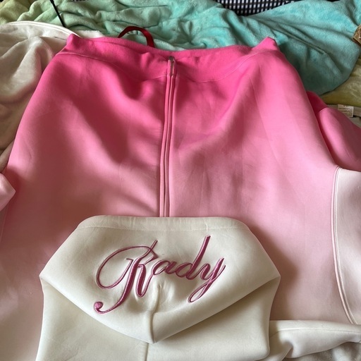 Rady 刺繍ピンクグラデ高級素材(ウェットスーツ)フードジップアップパーカー美