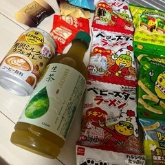 お茶、カフェオレ、おやつの画像