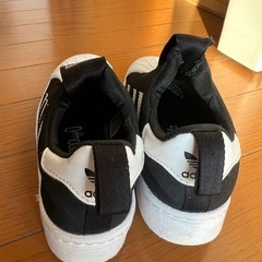 adidasの画像